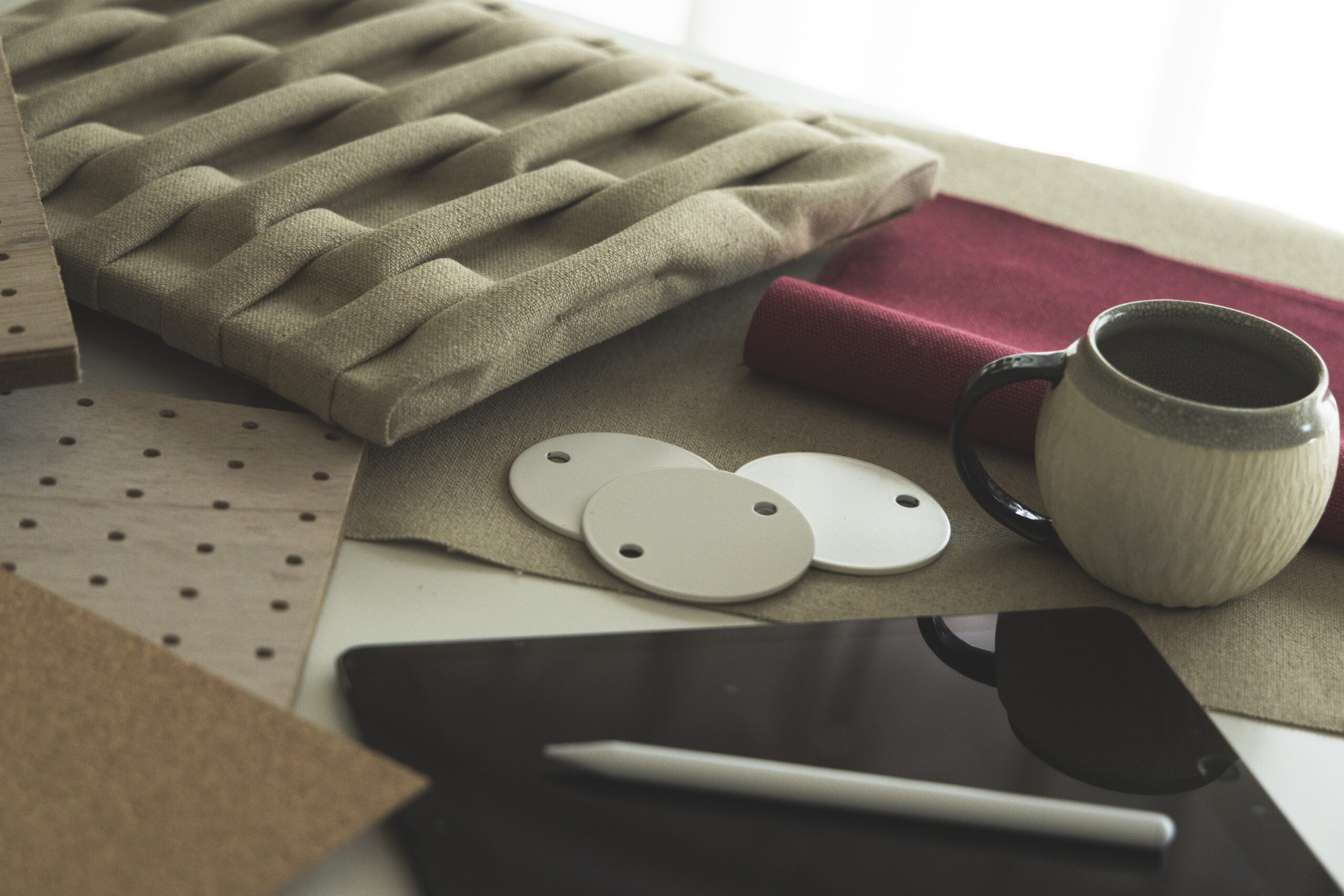 生活の中の耳障りな高音域な響きや ノイズを軽減するウォールアート